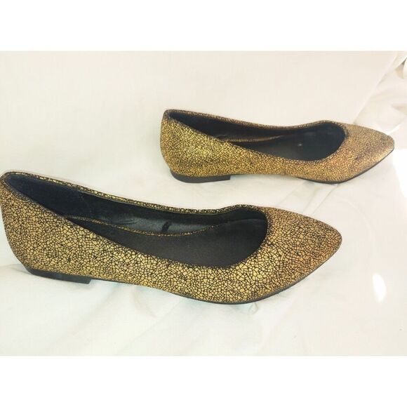 Forever 21 Women's Size 7 Gold/Black Cracked-look Flat Shoes - Picture 2 of 6